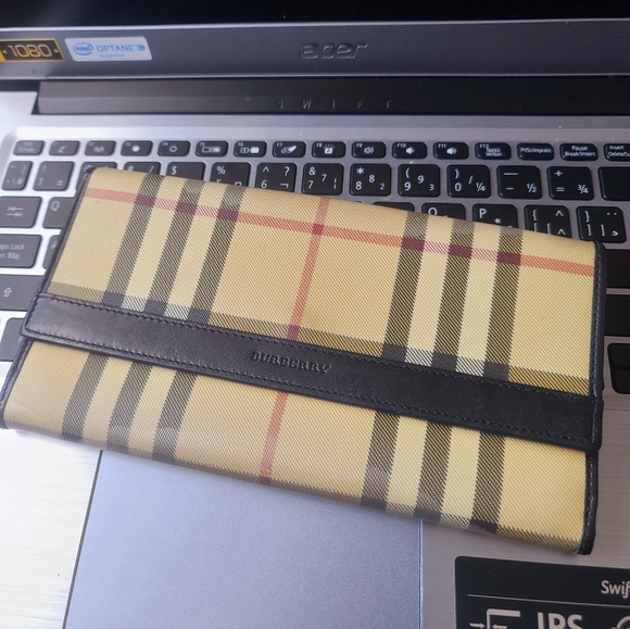 Burberry wallet - Picture 1 of 5